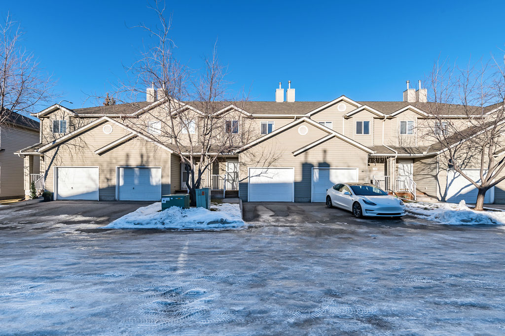 New property listed in McKenzie Lake, Calgary