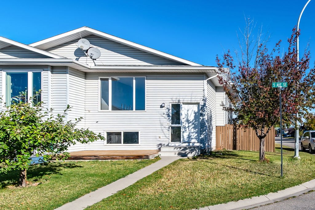 New property listed in High River, High River
